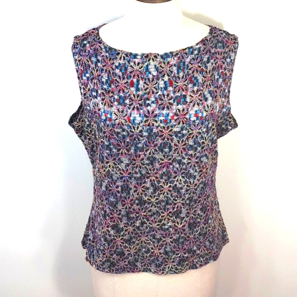 VTG Y2K textured pastel tank with sheer flower cut outs. XL. Fashion 2 Fashion.